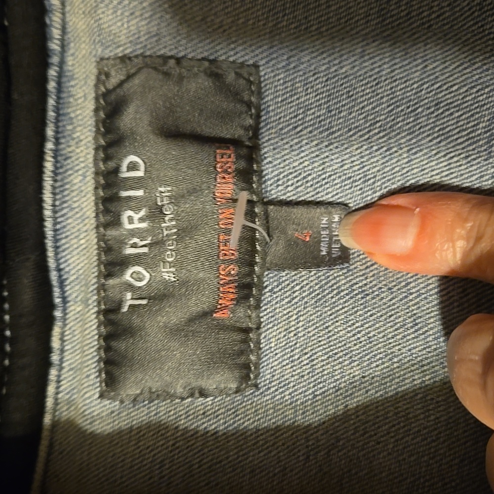 Torrid Cropped Denim Jacket with Black Hood and Sleeves. Torrid Size 4 - Picture 2 of 7